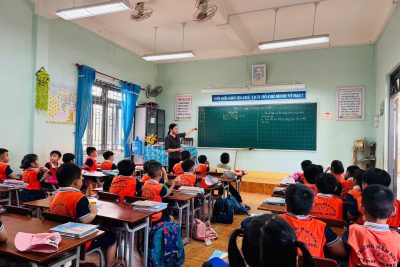 Để chuẩn bị tâm thế cho trẻ vào lớp một. Sáng thứ 4/16/4/2025 trường MN Tịnh Khê tổ chức cho trẻ 5 tuổi tham quan trường tiểu học