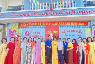 Tổng kết năm học 2022- 2023 đầy ý nghĩa.Tại ngôi trường Mầm Non Tịnh Khê đã huy động tiền nuôi dưỡng cho 2 cháu mồ côi HOÀNG KHANG VÀ HỮU PHƯỚC trong suốt 9 tháng.Trao tặng 2 sổ tiết kiệm cho 2 cháu và 10 suất quà cho những cháu có hoàn cảnh khó khăn để tiếp bước và tạo niềm vui cho các cháu bước vào ngôi trường Tiểu học.